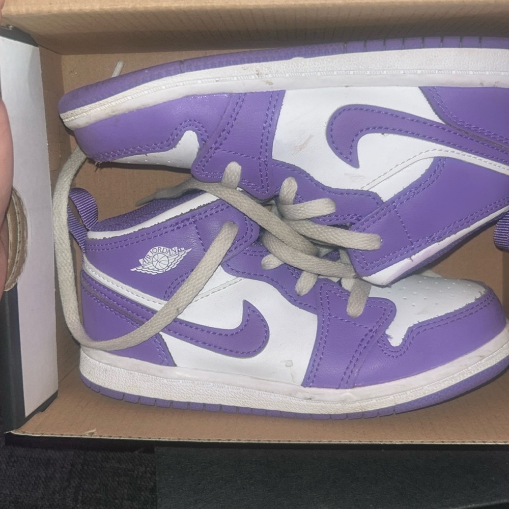 Retro 1 purple and white